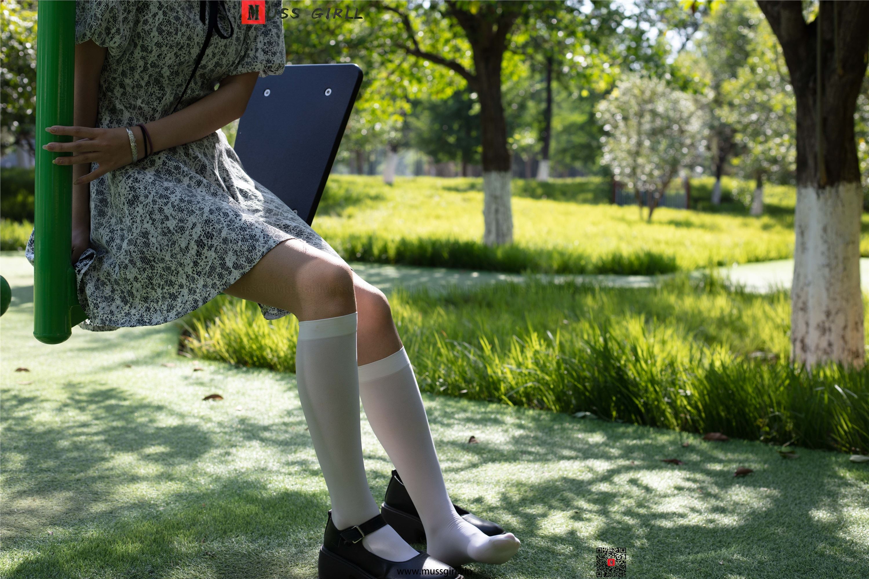 MussGirl慕丝女郎  NO.209 公园碎花裙过膝白丝